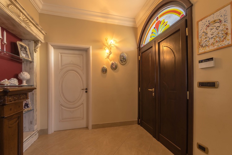 Porta interna e portone d'ingresso